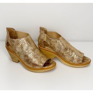 Naturalizer Gold Peep-Toe Sandals